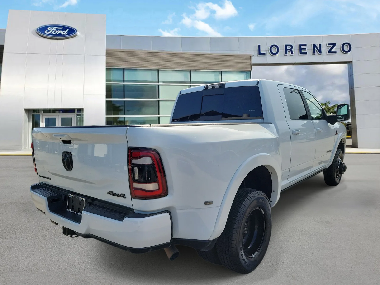 2024 RAM 3500 Limited 4WD Diesel photo 4