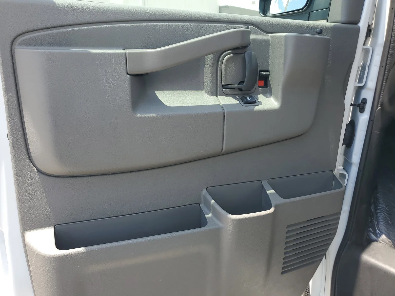2025 Chevrolet Express Passenger LT photo 26