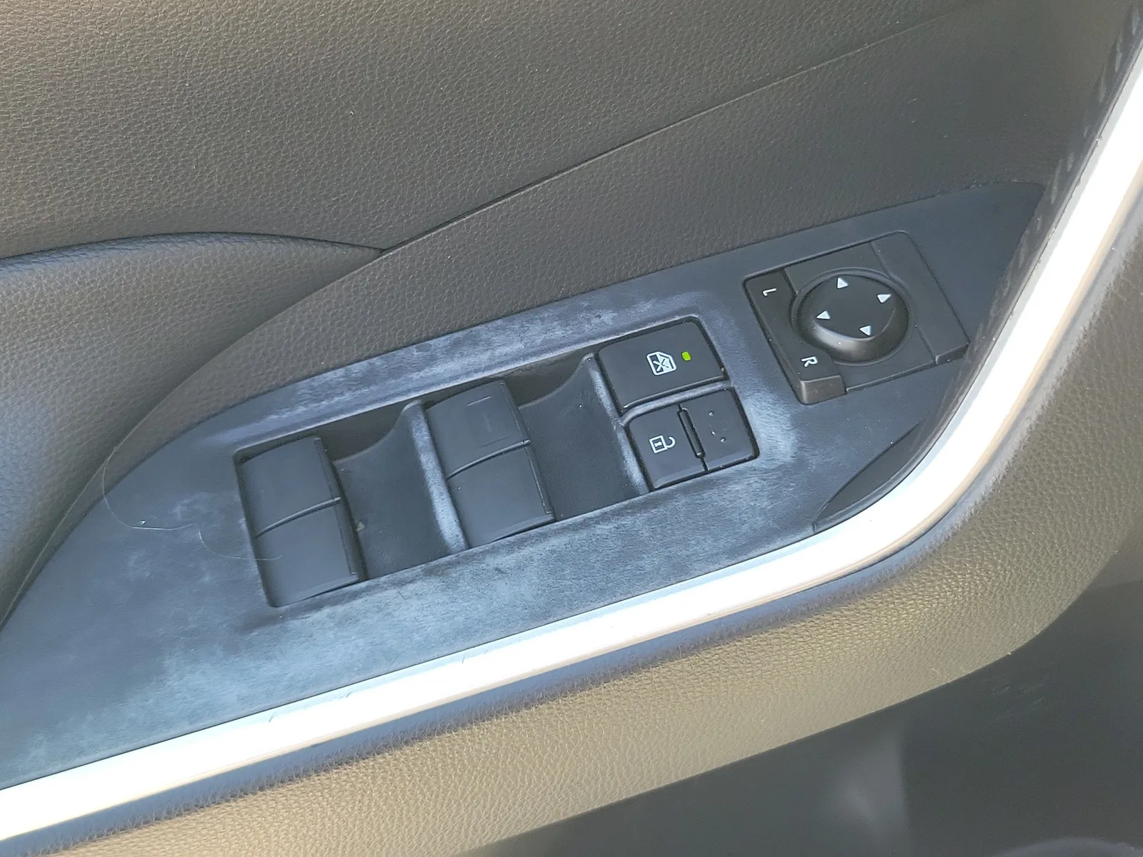 2019 Toyota RAV4 LE photo 26