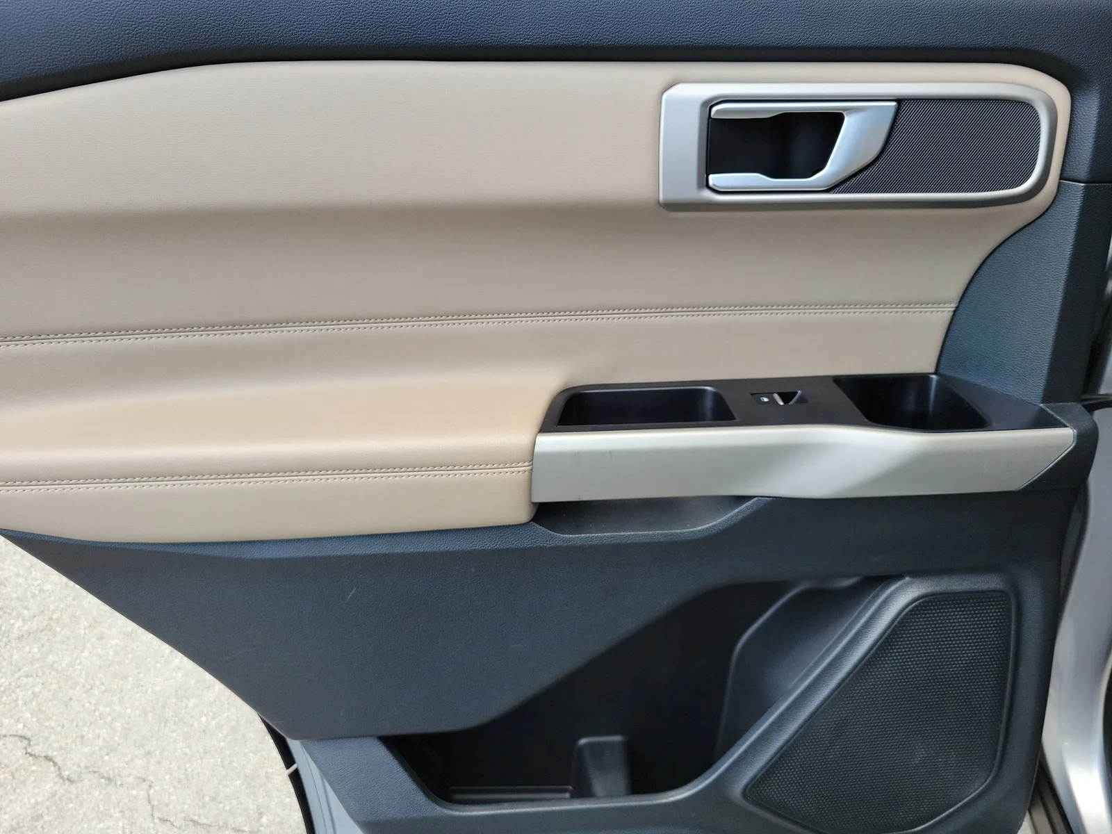 2024 Ford Explorer XLT photo 22