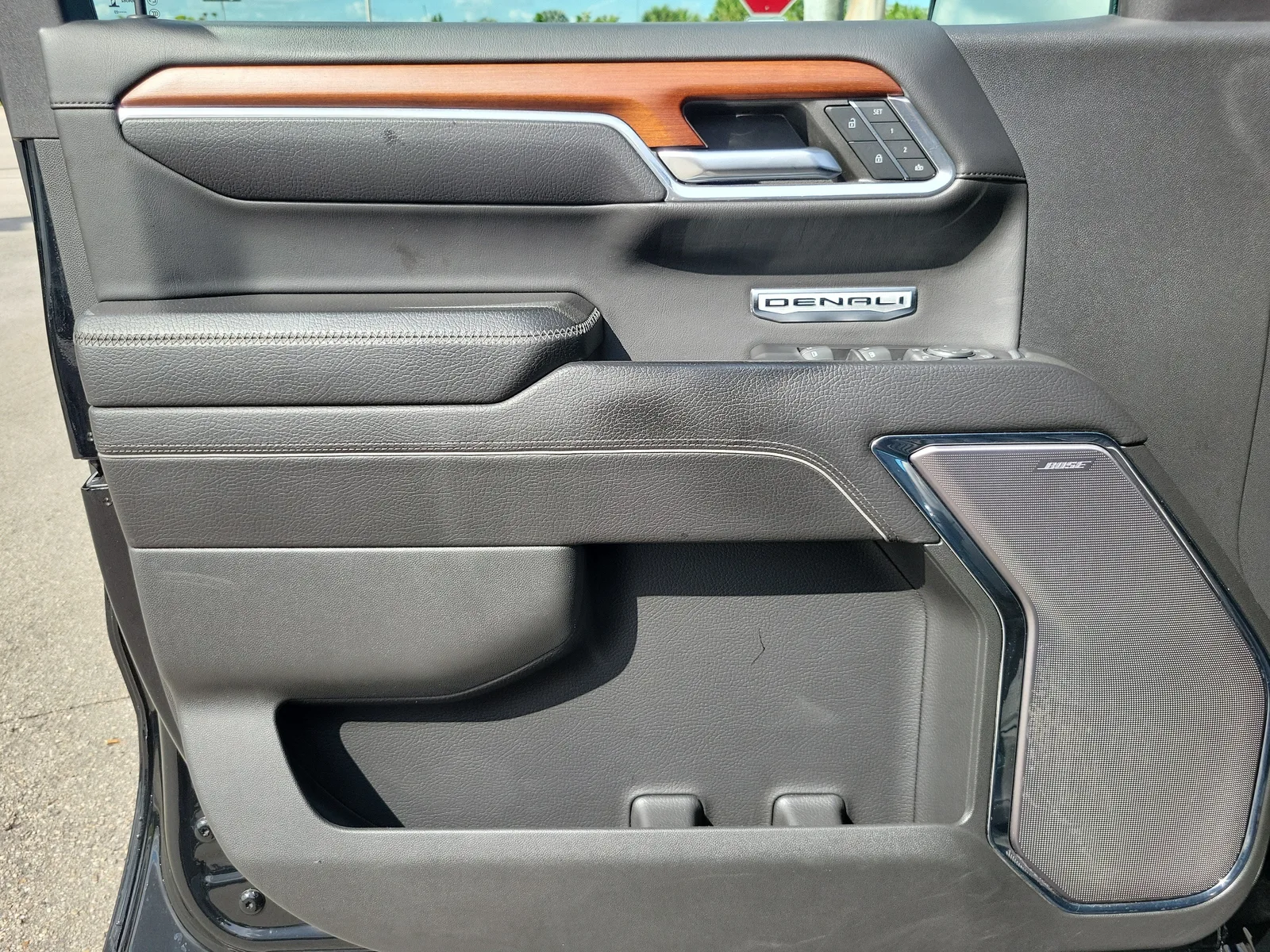 2023 GMC Sierra 1500 Denali photo 23