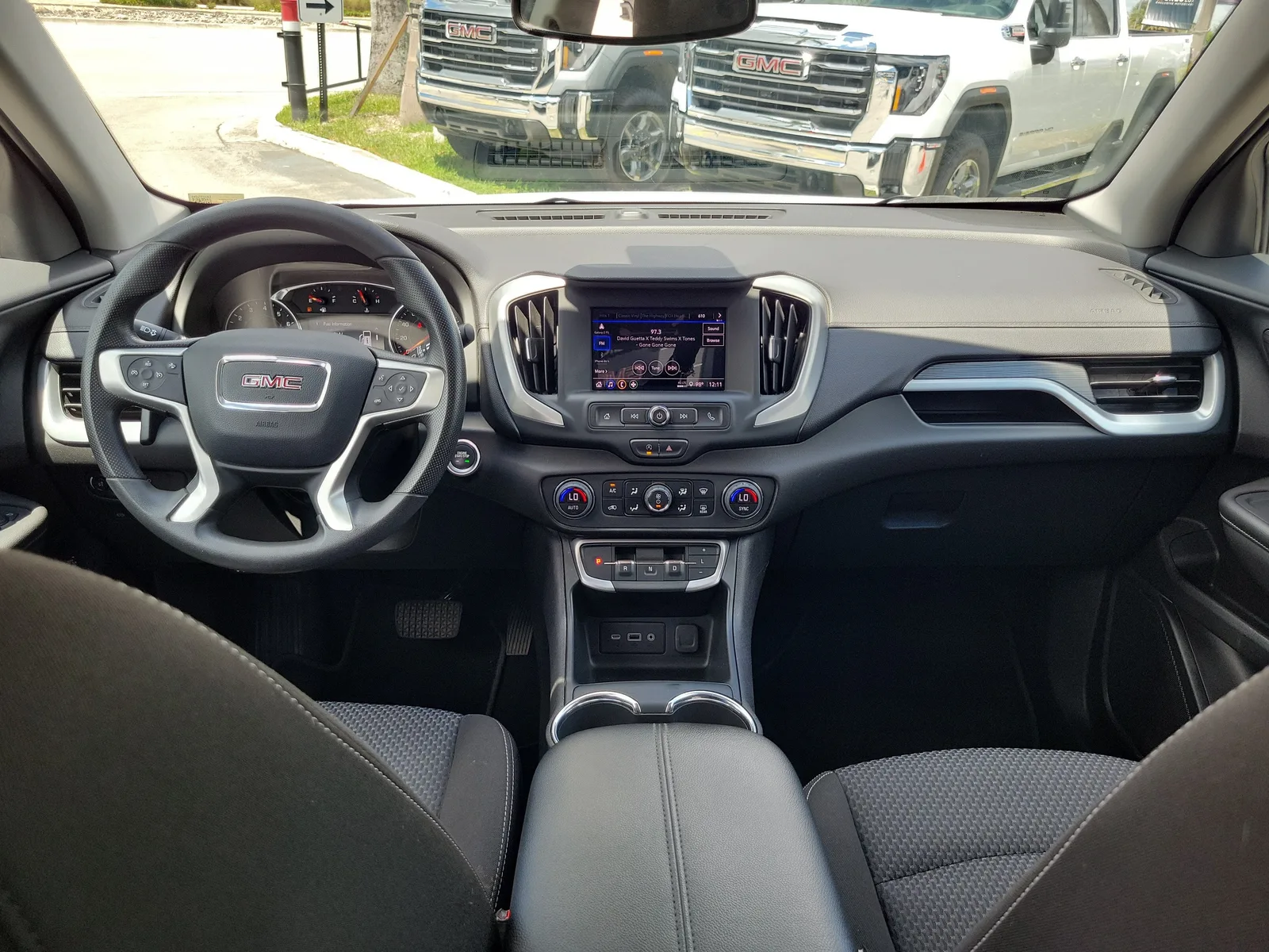 2023 GMC Terrain SLE photo 9