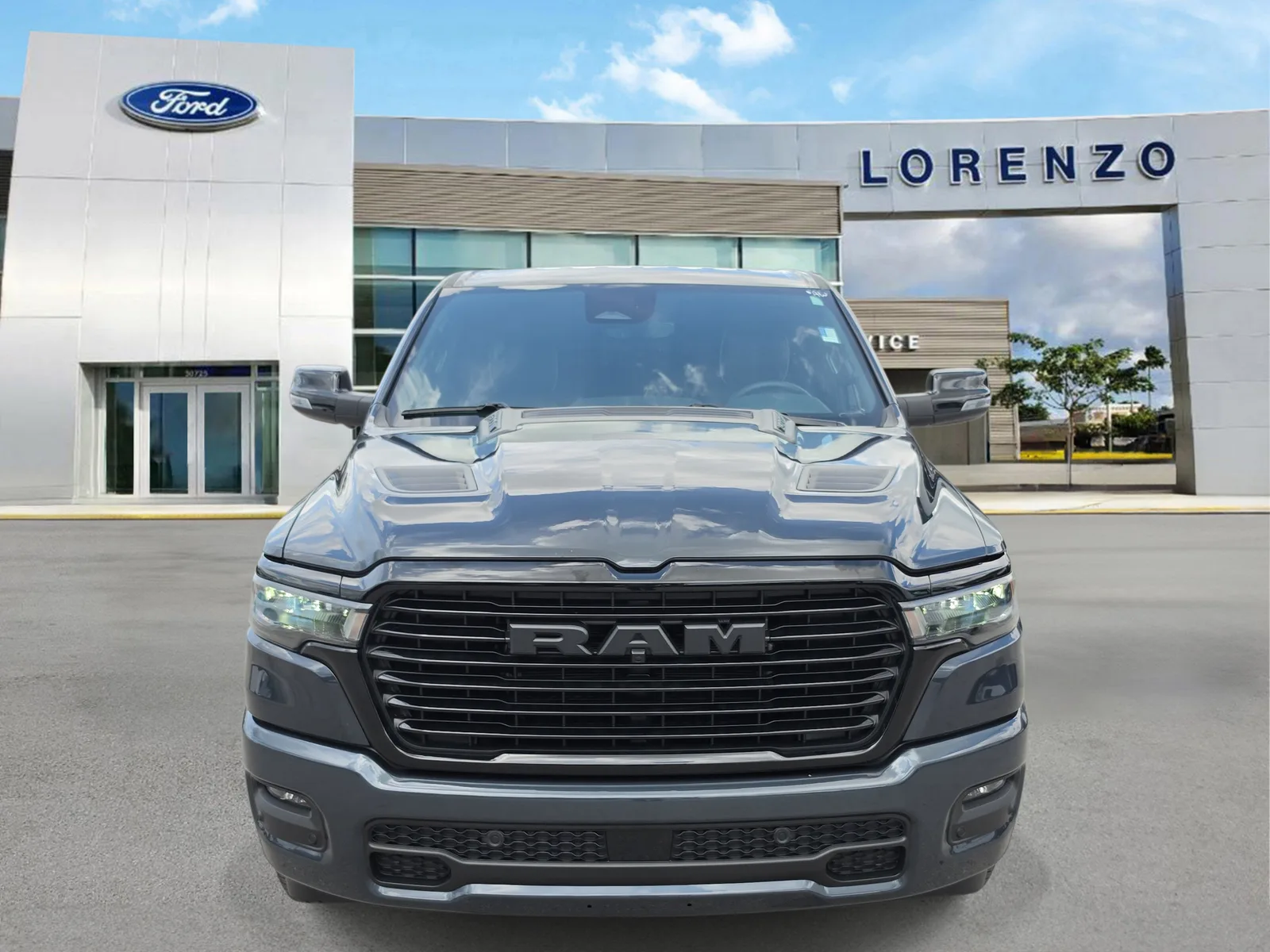 2026 RAM 1500 Laramie 4WD photo 2