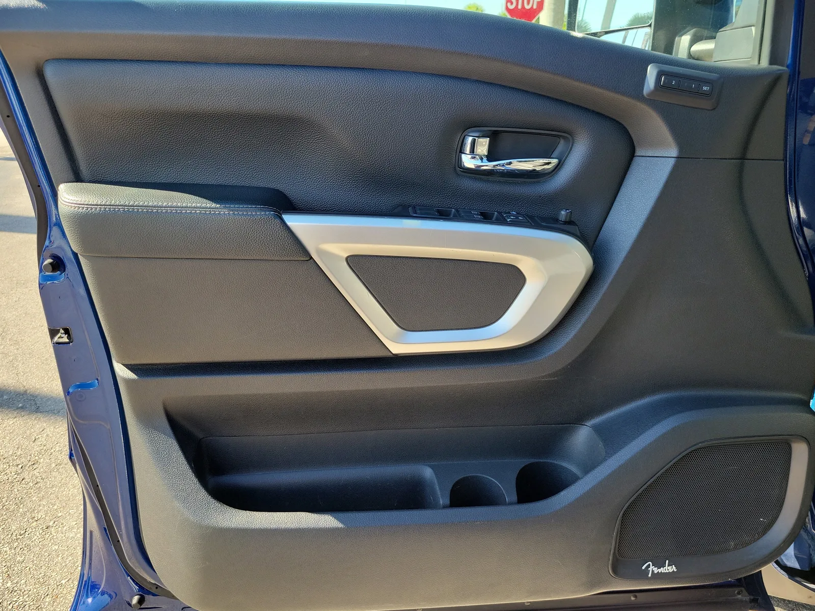 2020 Nissan Titan SL photo 24