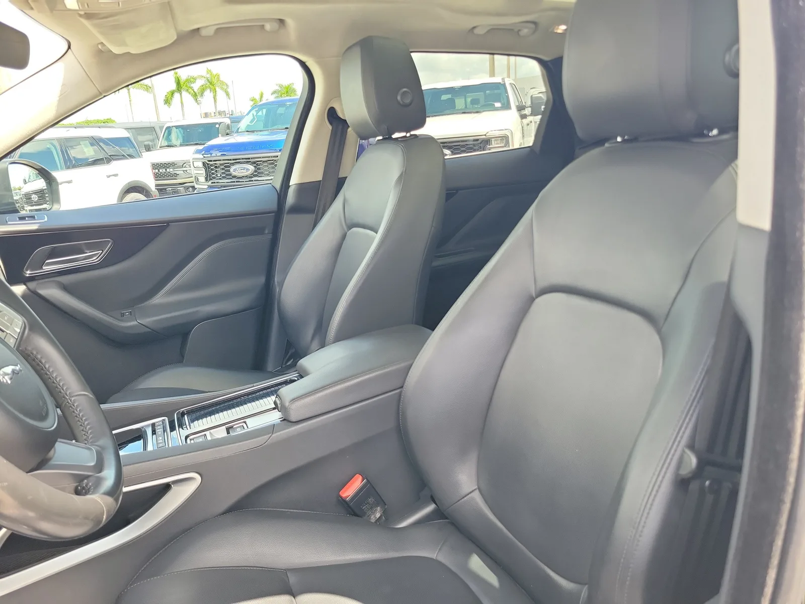 2019 Jaguar F-PACE 25t photo 12