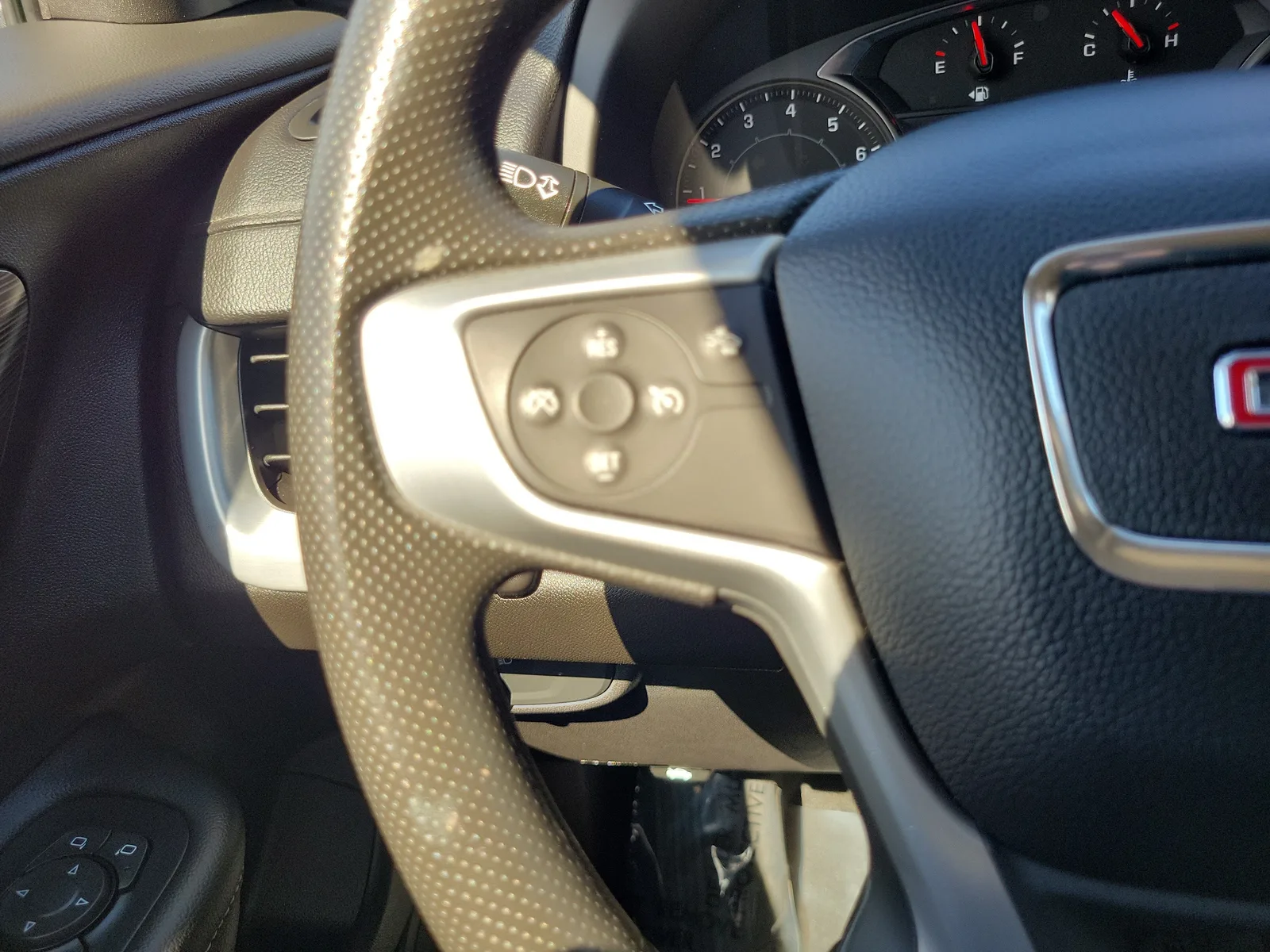2024 GMC Terrain SLE photo 20
