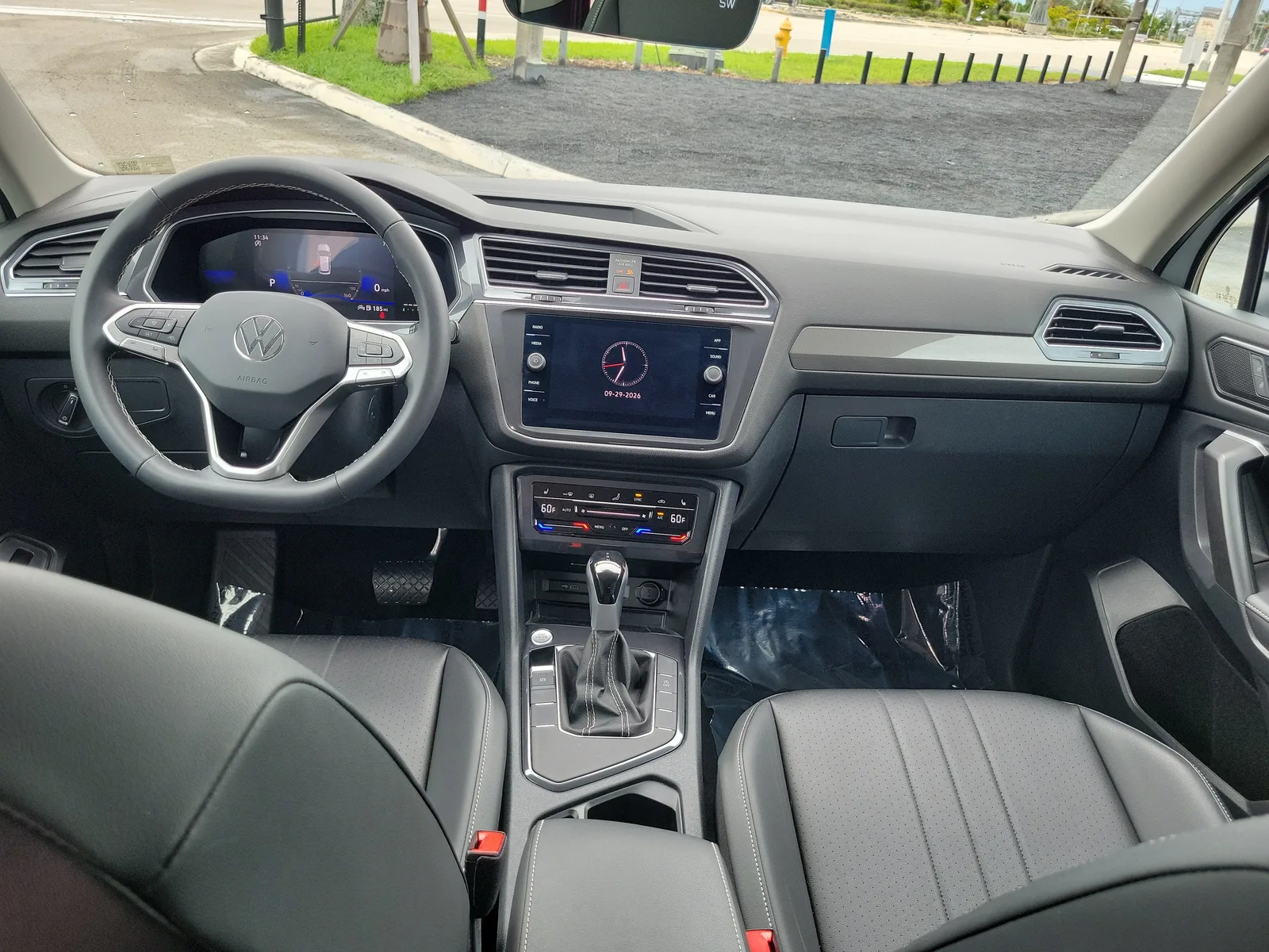 2024 Volkswagen Tiguan SE photo 18
