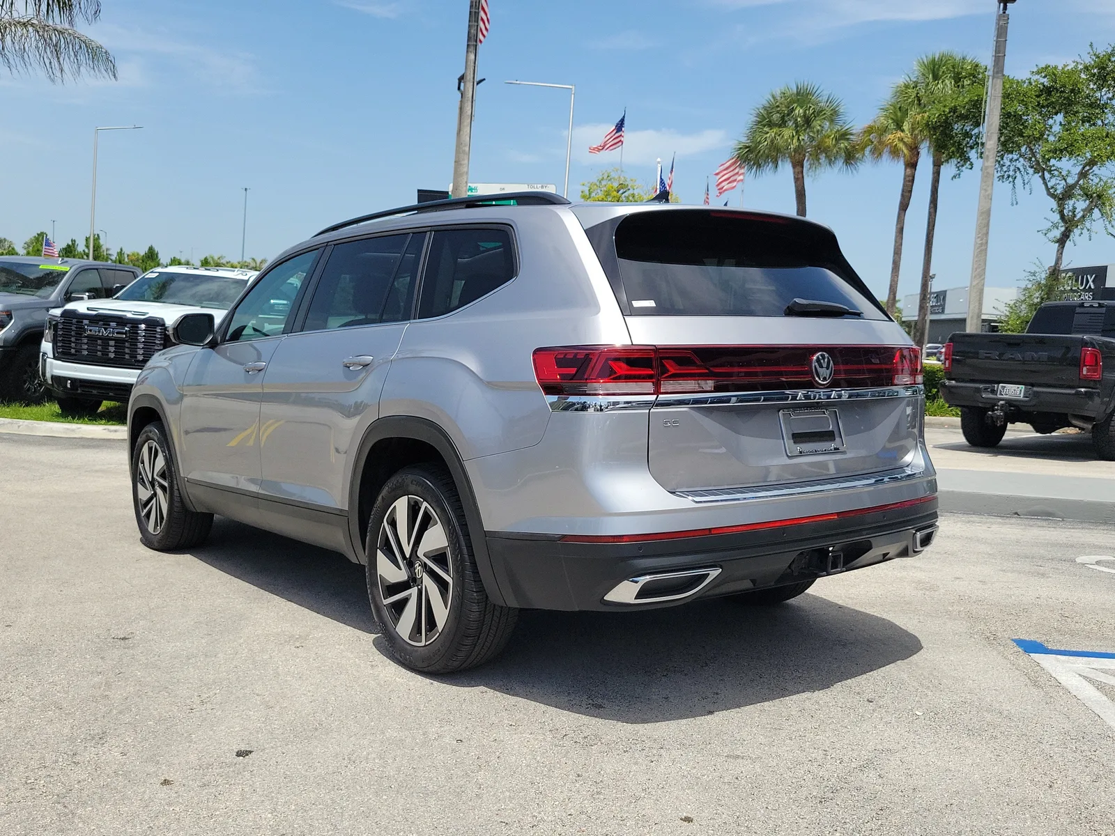 2024 Volkswagen Atlas 2.0T SE w/Technology photo 7