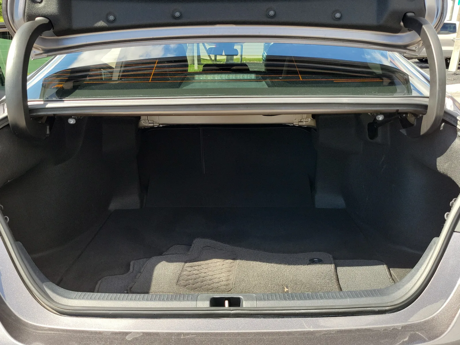 2020 Toyota Camry SE photo 26