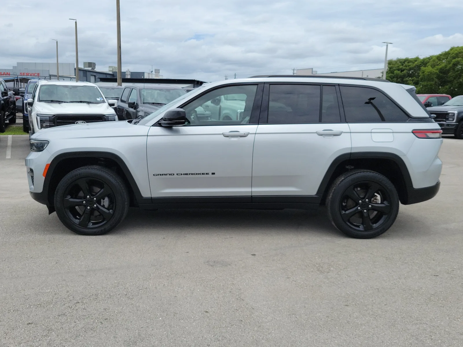2023 Jeep Grand Cherokee Altitude X 4WD photo 8