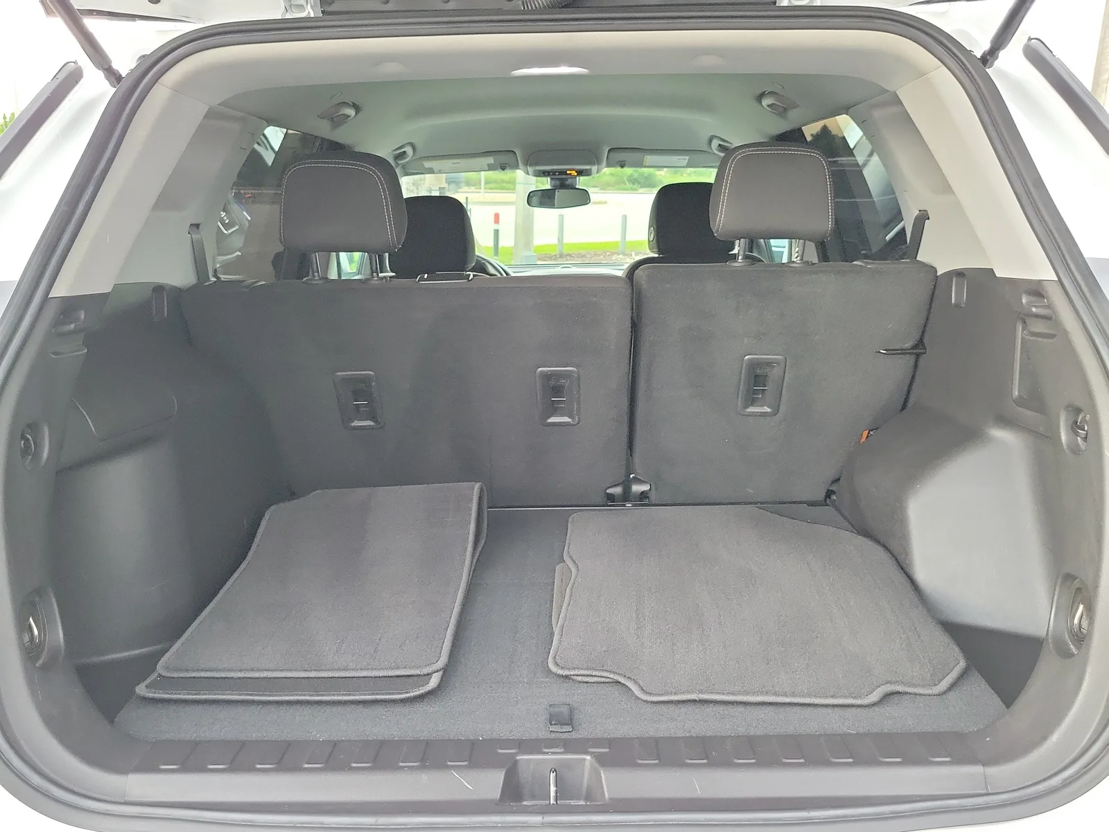 2024 GMC Terrain SLE photo 15