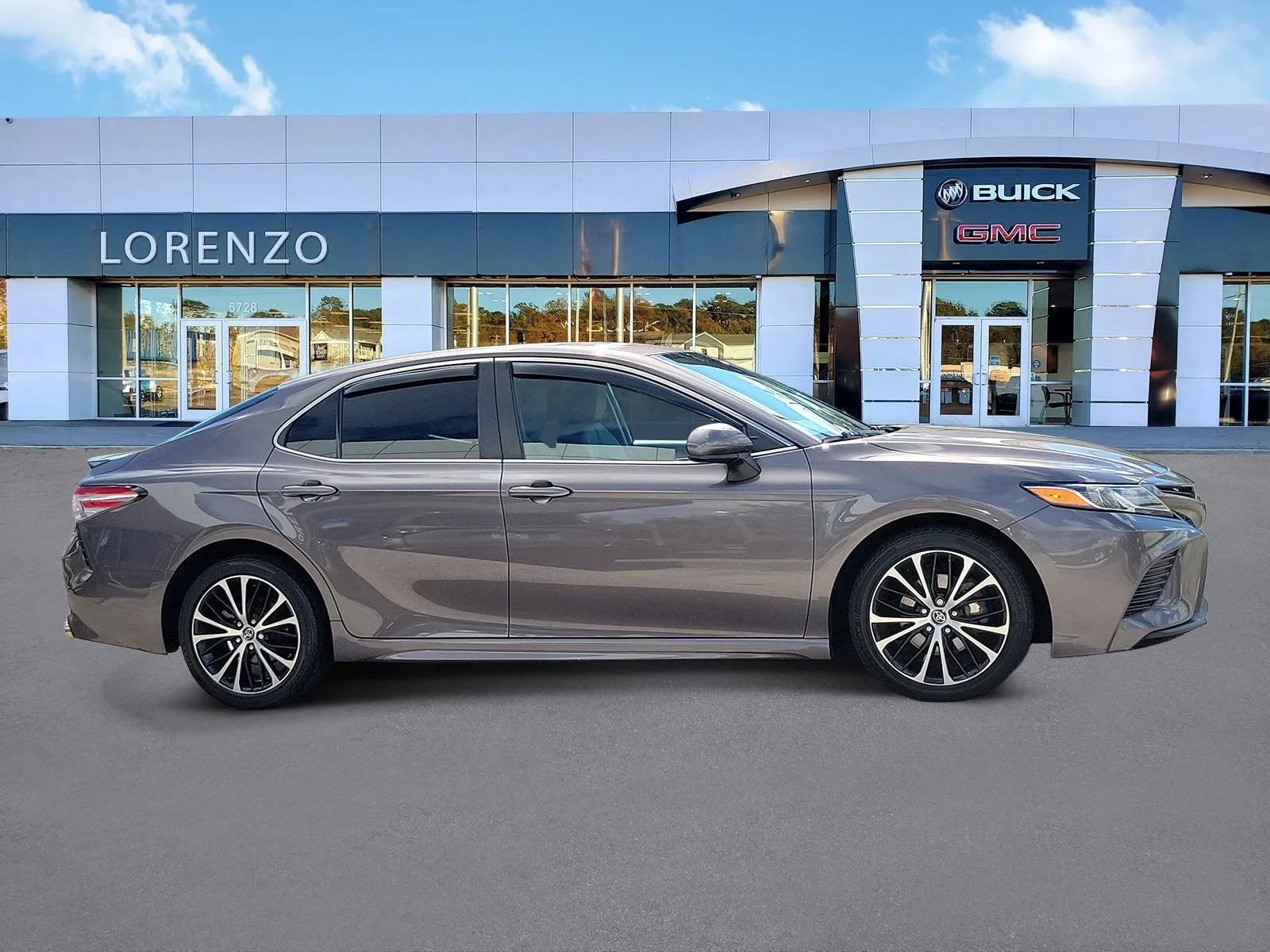 2020 Toyota Camry SE photo 4