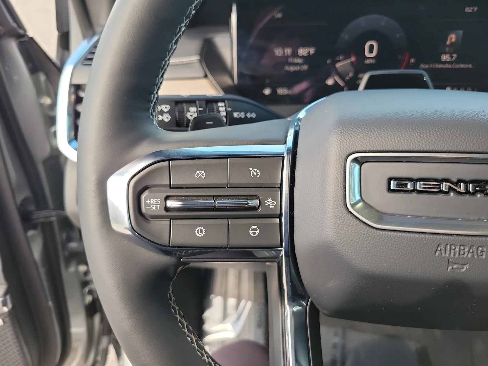 2025 GMC Acadia Denali photo 21