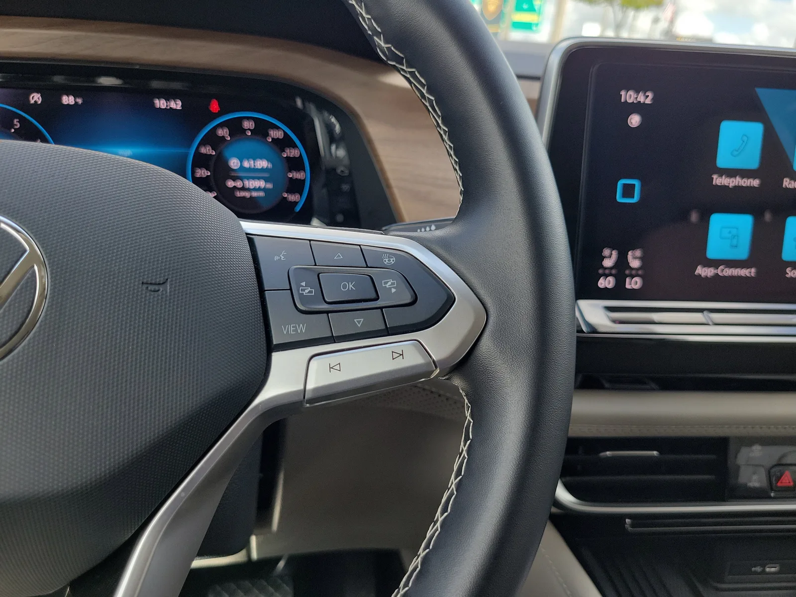 2025 Volkswagen Atlas 2.0T SE w/Technology photo 21