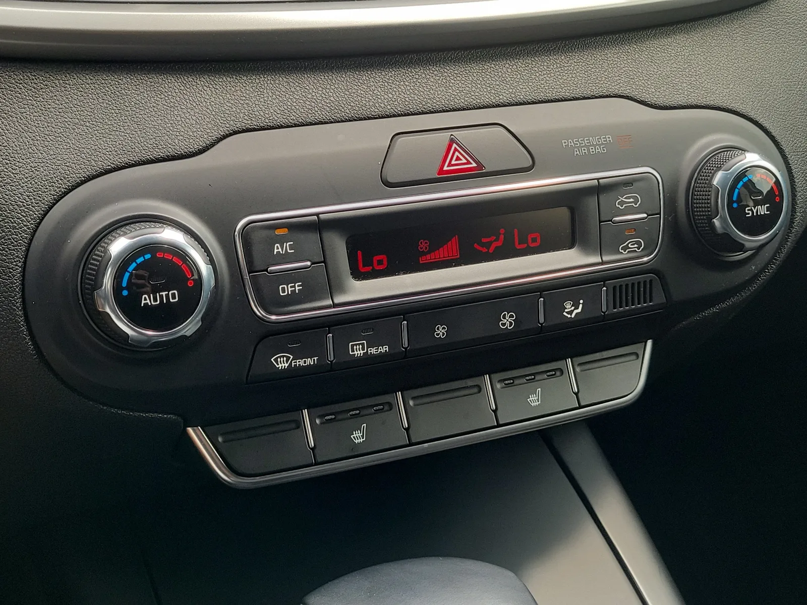 2020 Kia Sorento LX photo 24
