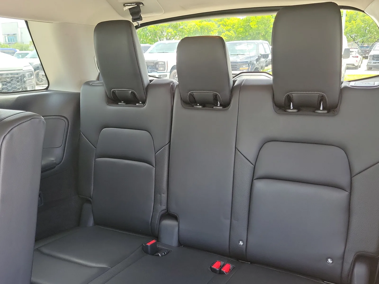 2025 Nissan Pathfinder SL photo 15