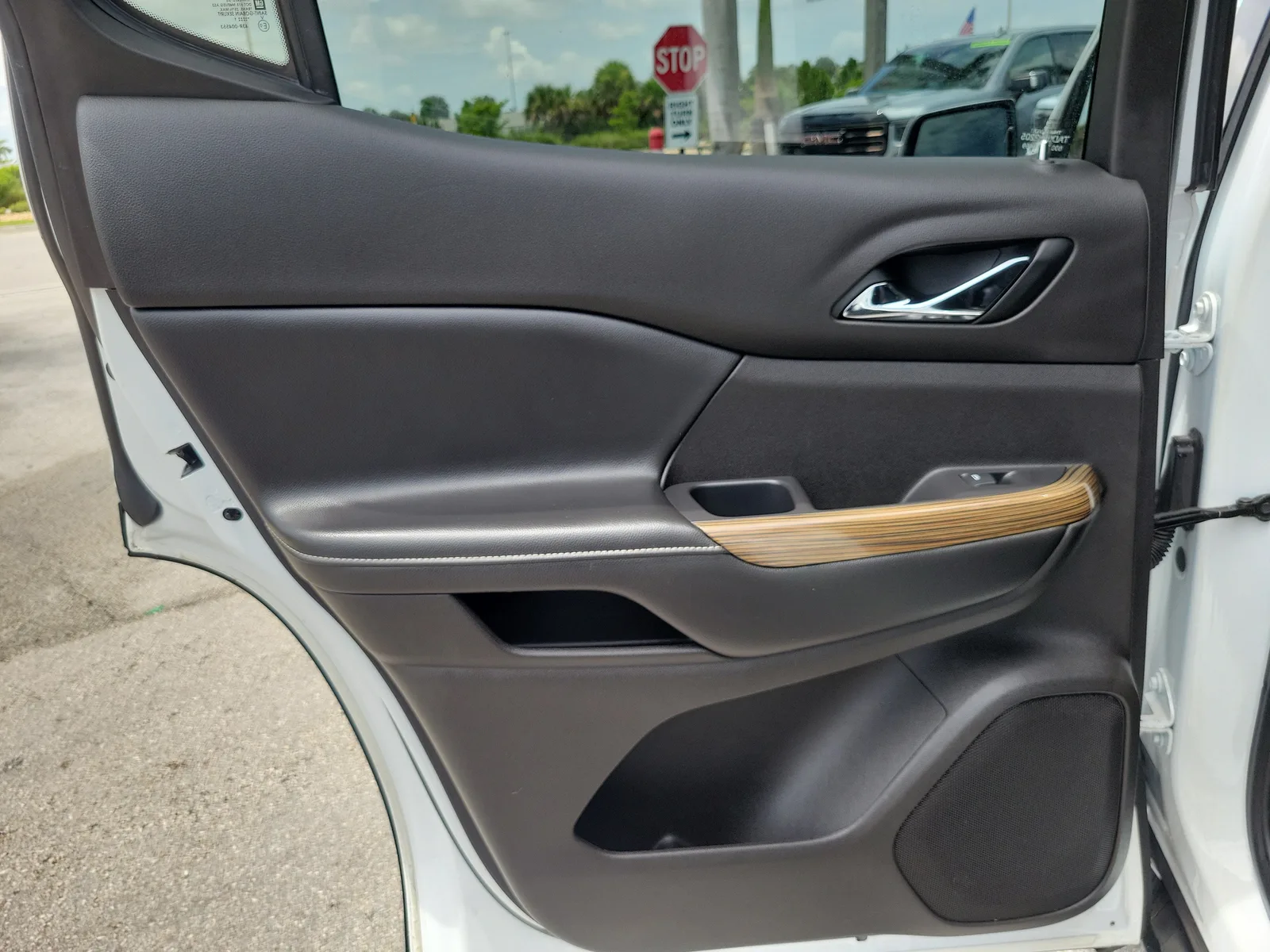 2021 GMC Acadia SLE photo 23