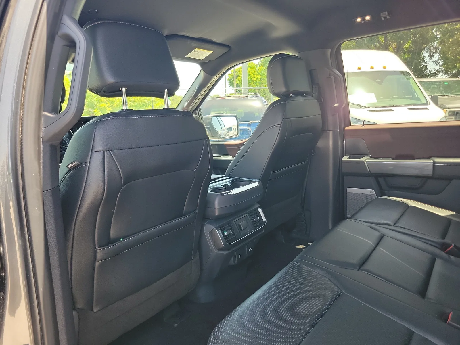 2023 Ford F-150 LARIAT 4WD photo 16