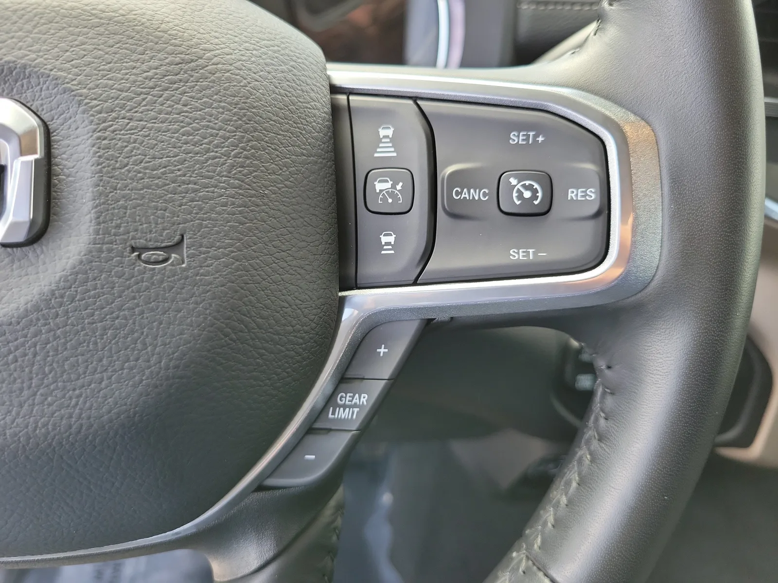 2024 RAM 2500 Laramie 4WD Diesel photo 21