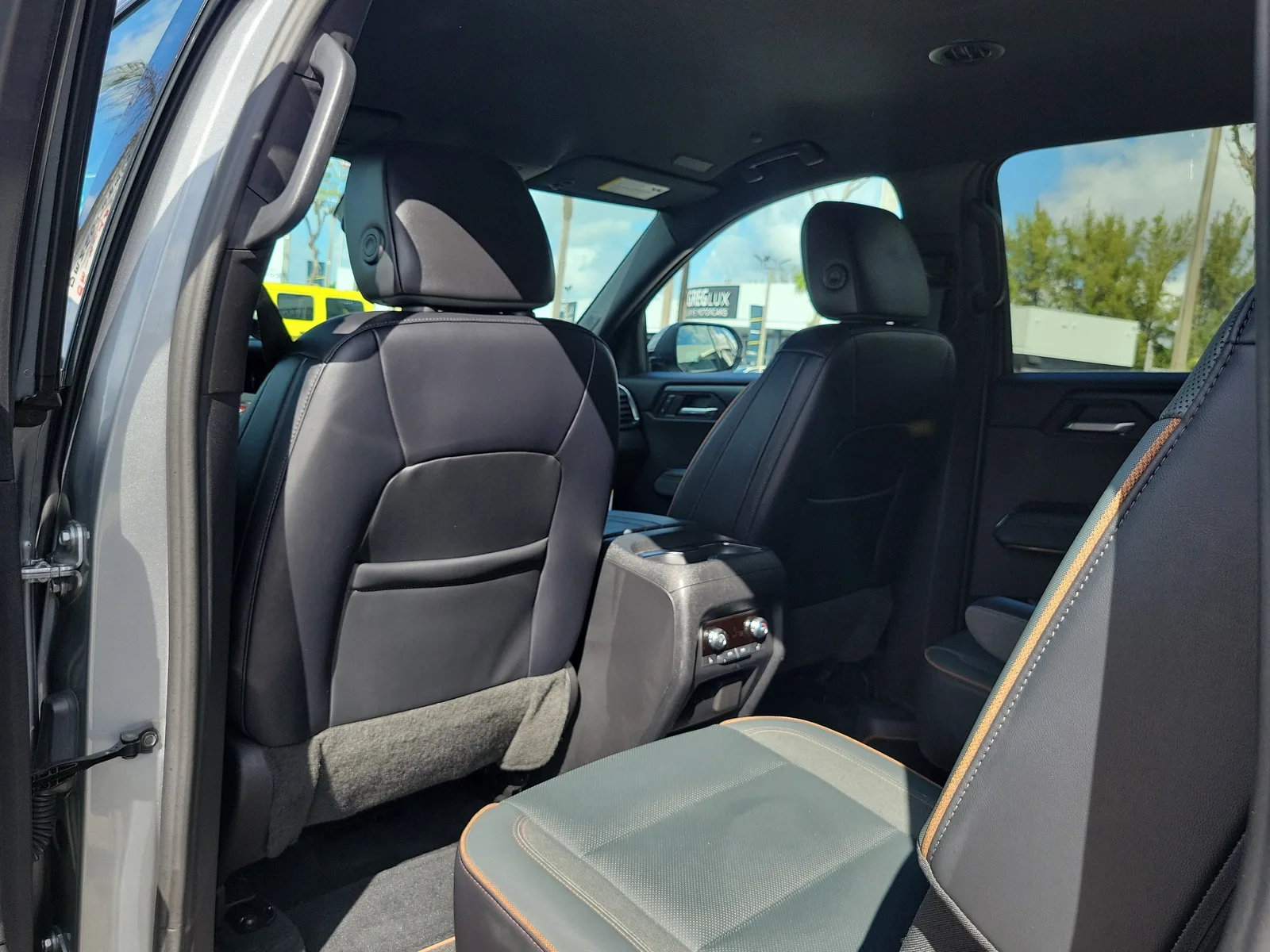 2024 GMC Acadia AT4 photo 14