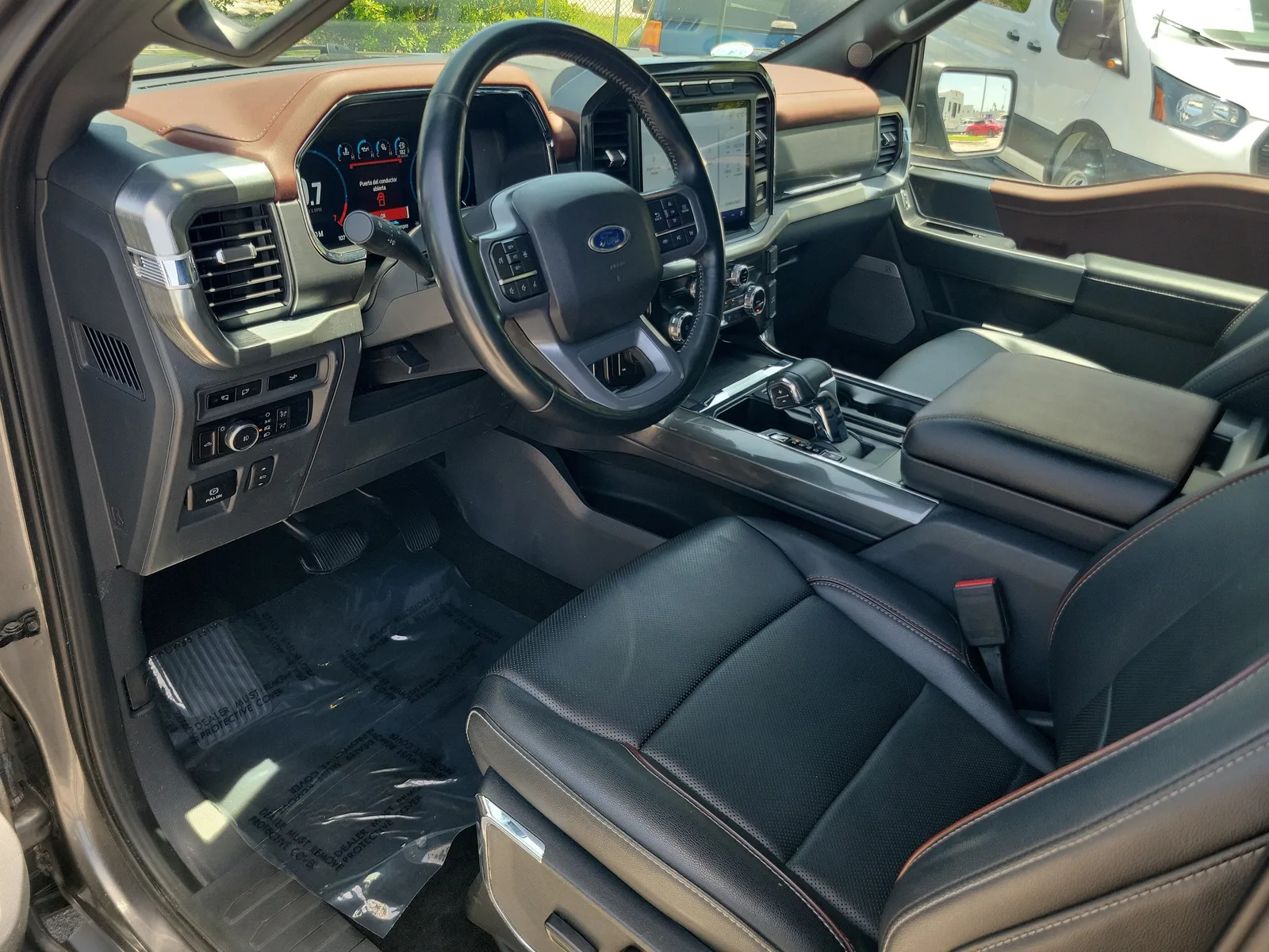 2023 Ford F-150 LARIAT 4WD photo 9