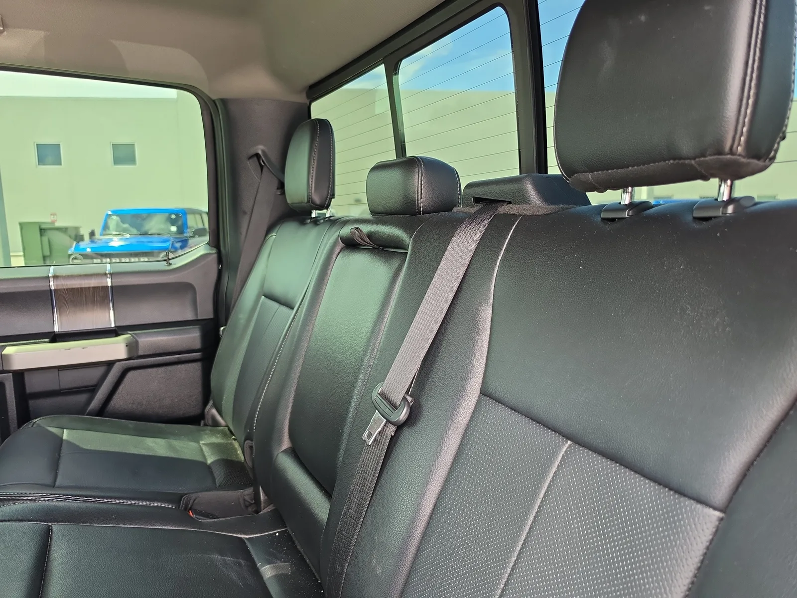 2020 Ford Super Duty F-350 DRW LARIAT 4WD Diesel photo 13
