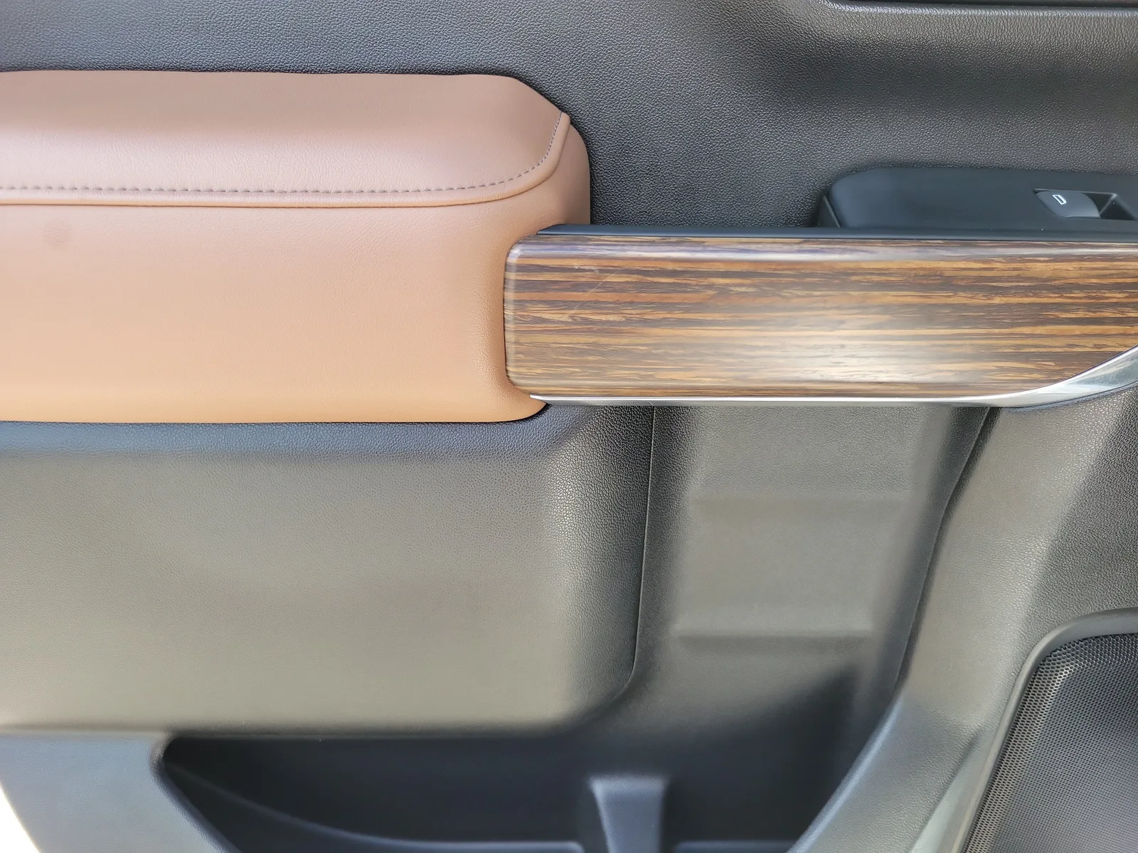 2022 Chevrolet Silverado 1500 LTD High Country photo 27