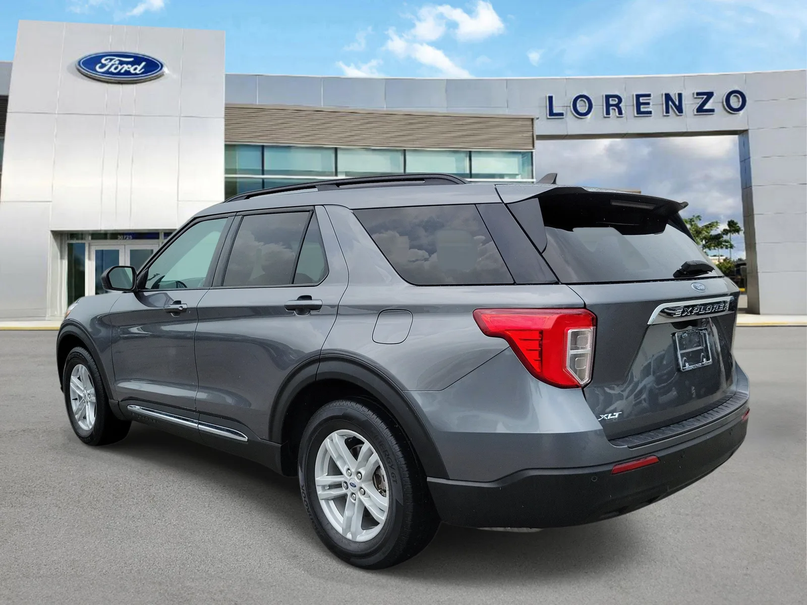 2024 Ford Explorer XLT photo 7