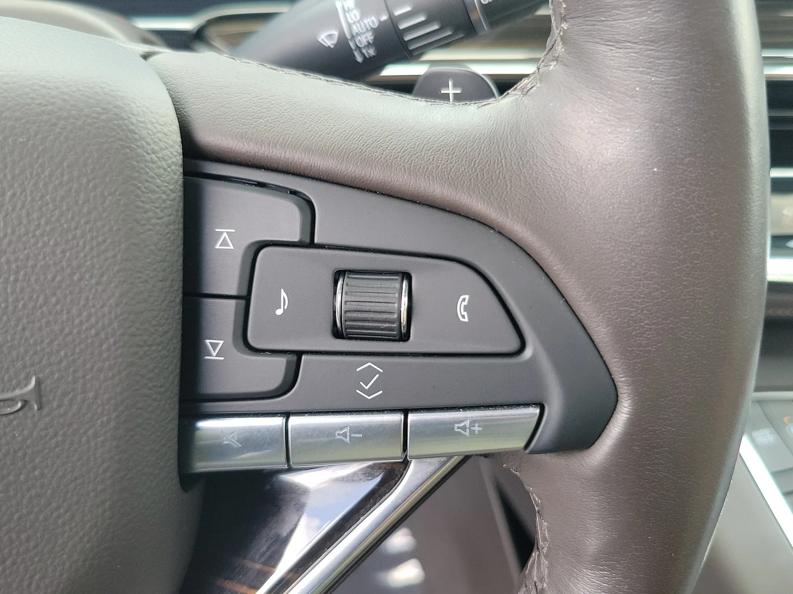 2023 Cadillac Escalade 4WD Premium Luxury photo 24