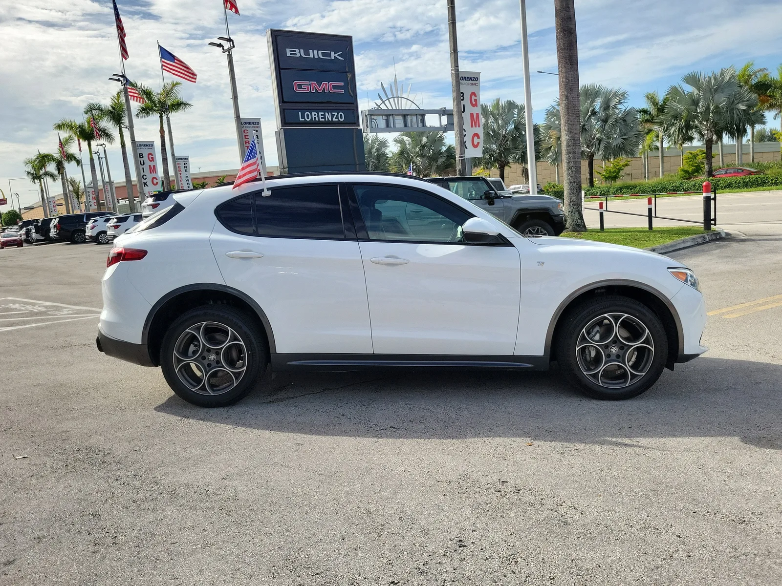 2023 Alfa Romeo Stelvio Ti photo 4