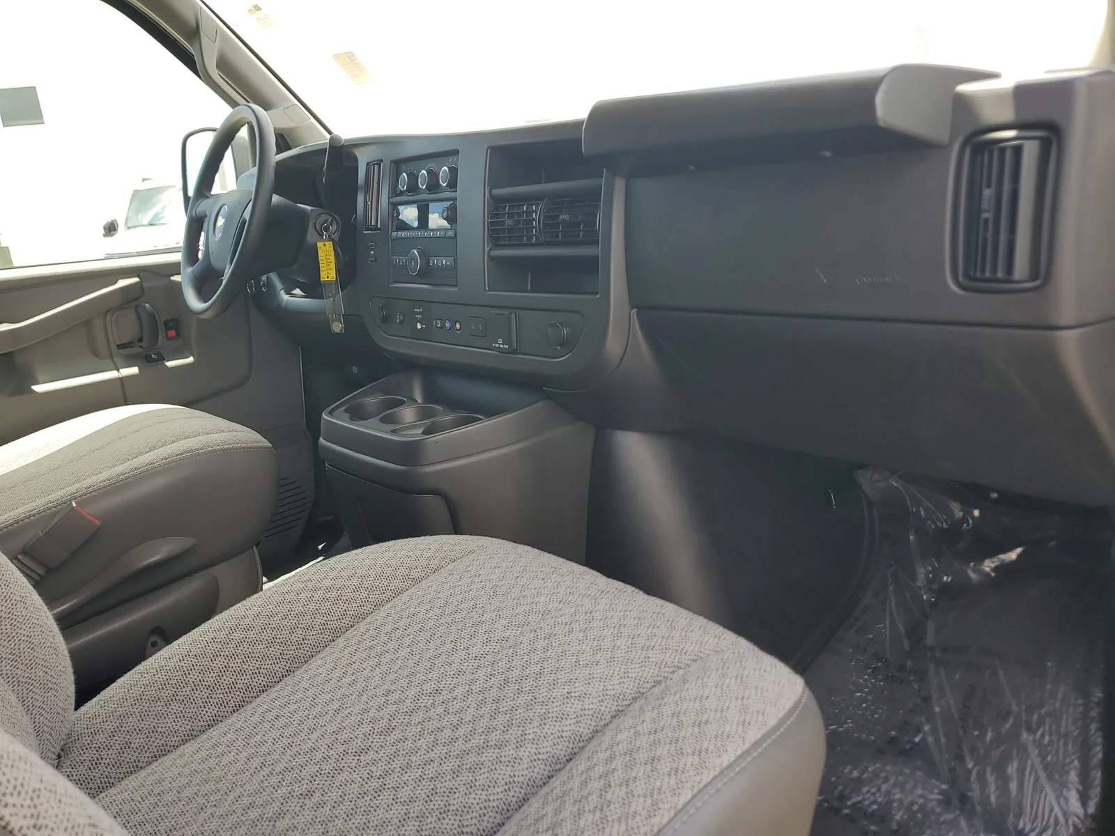 2025 Chevrolet Express Passenger LT photo 18