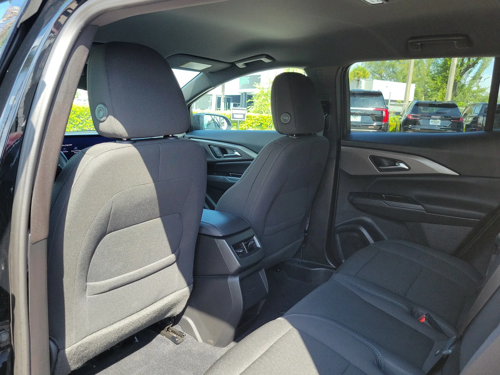 2025 Chevrolet Equinox EV LT photo 14