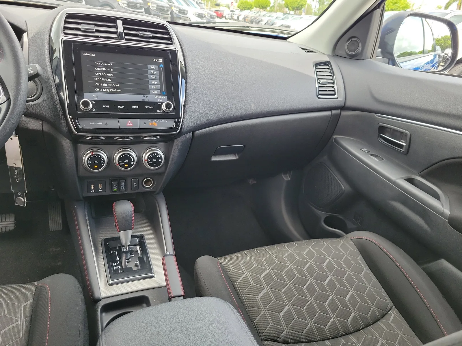 2025 Mitsubishi Outlander Sport LE photo 17