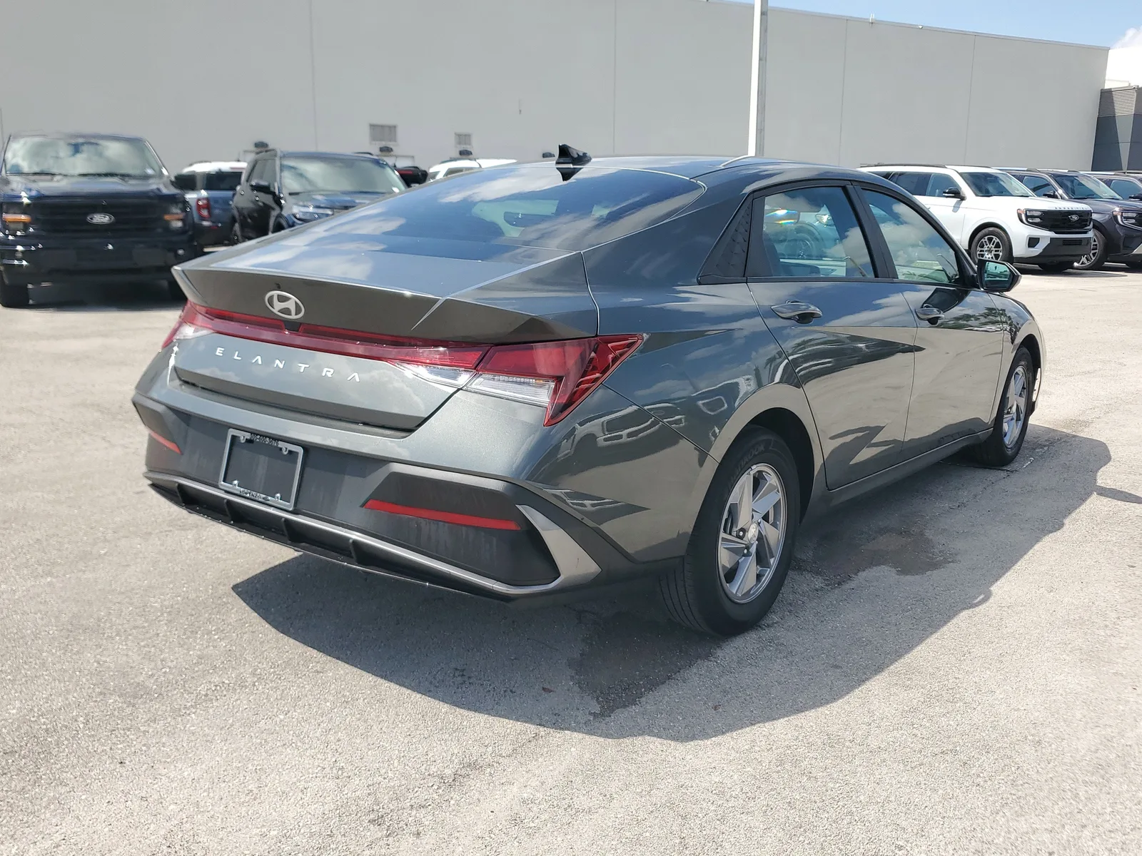 2024 Hyundai Elantra SE photo 5