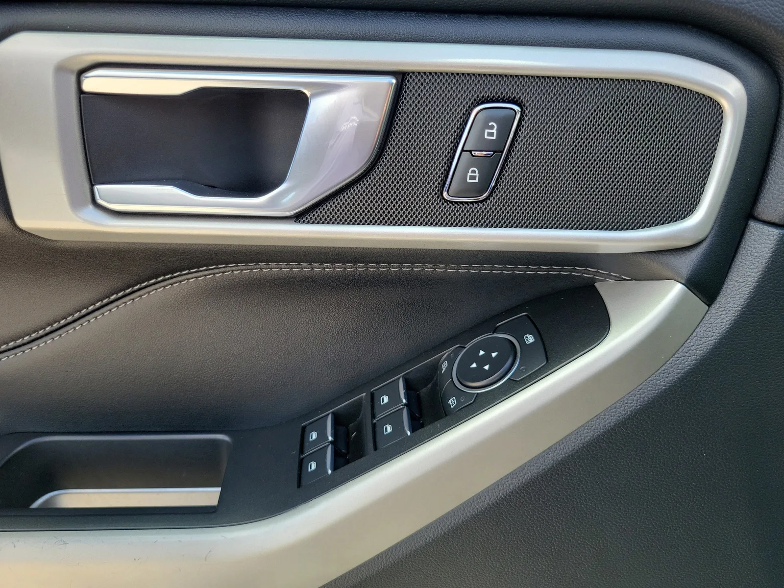 2022 Ford Explorer XLT photo 29