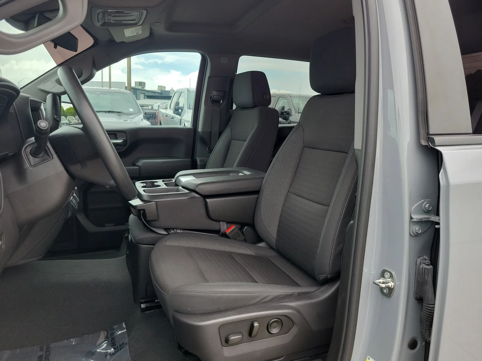 2024 Chevrolet Silverado 1500 Custom photo 16