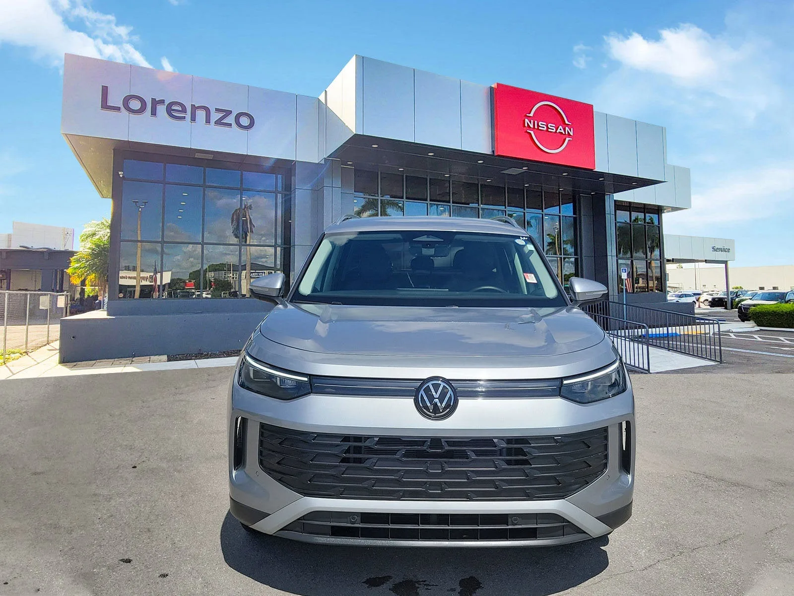 2025 Volkswagen Tiguan SE photo 2