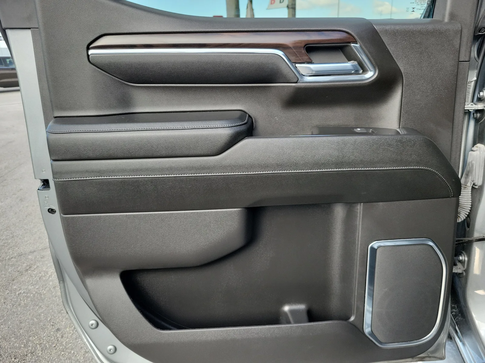 2024 GMC Sierra 1500 SLT photo 12