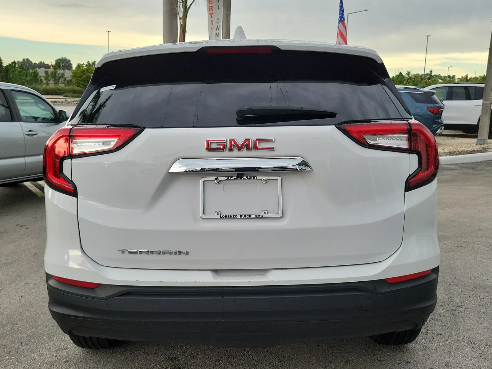 2024 GMC Terrain SLE photo 6