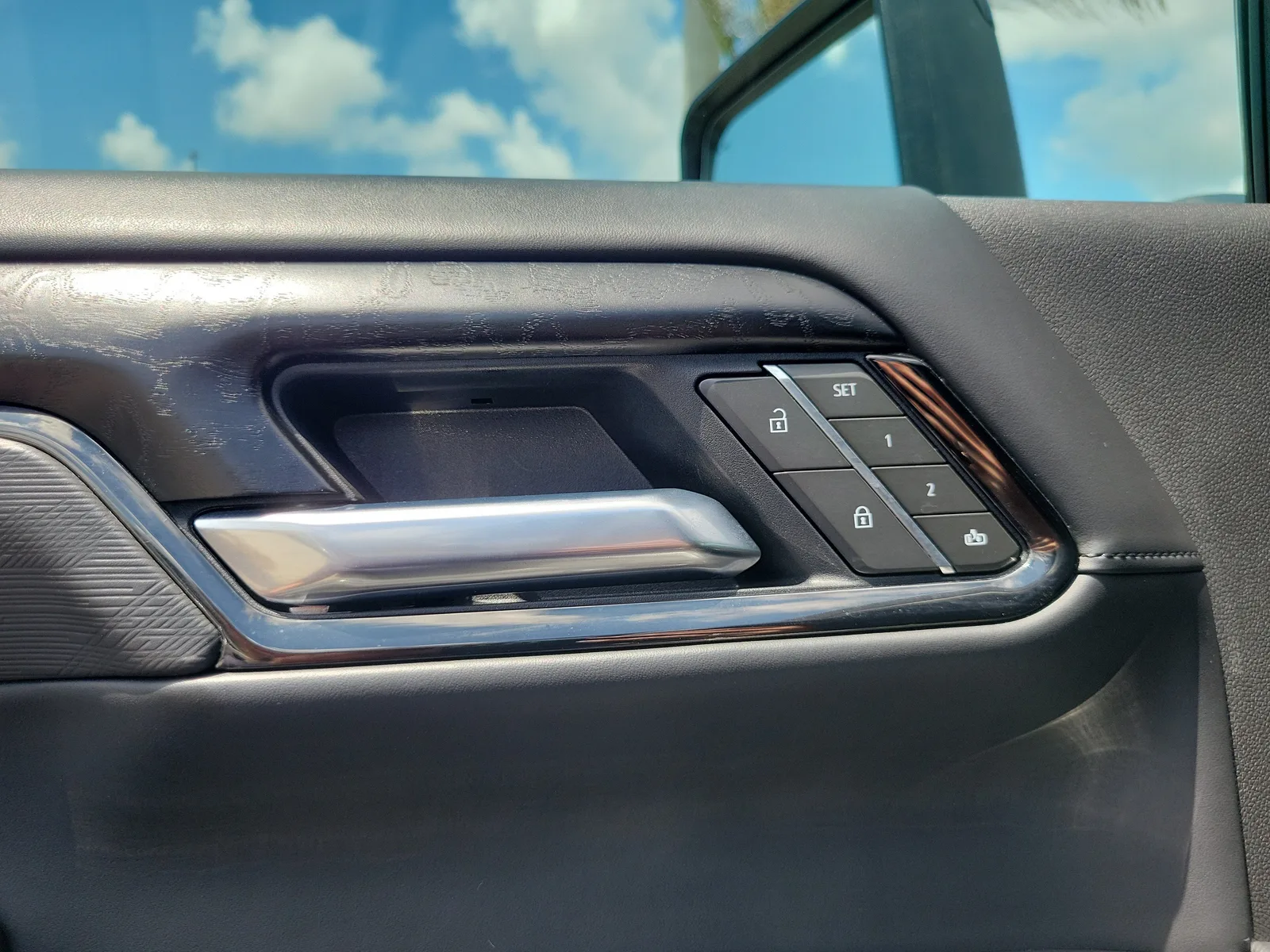 2025 GMC Sierra 2500 HD AT4X photo 25