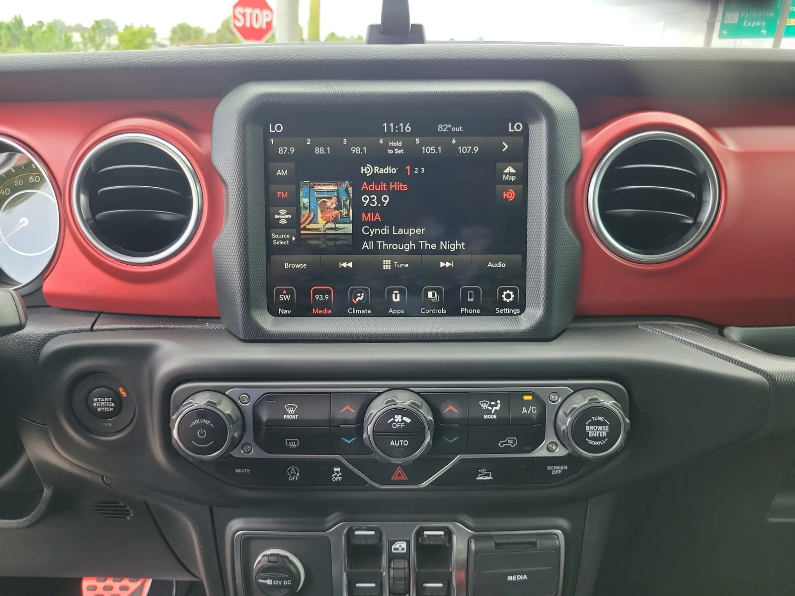 2023 Jeep Wrangler Rubicon photo 23
