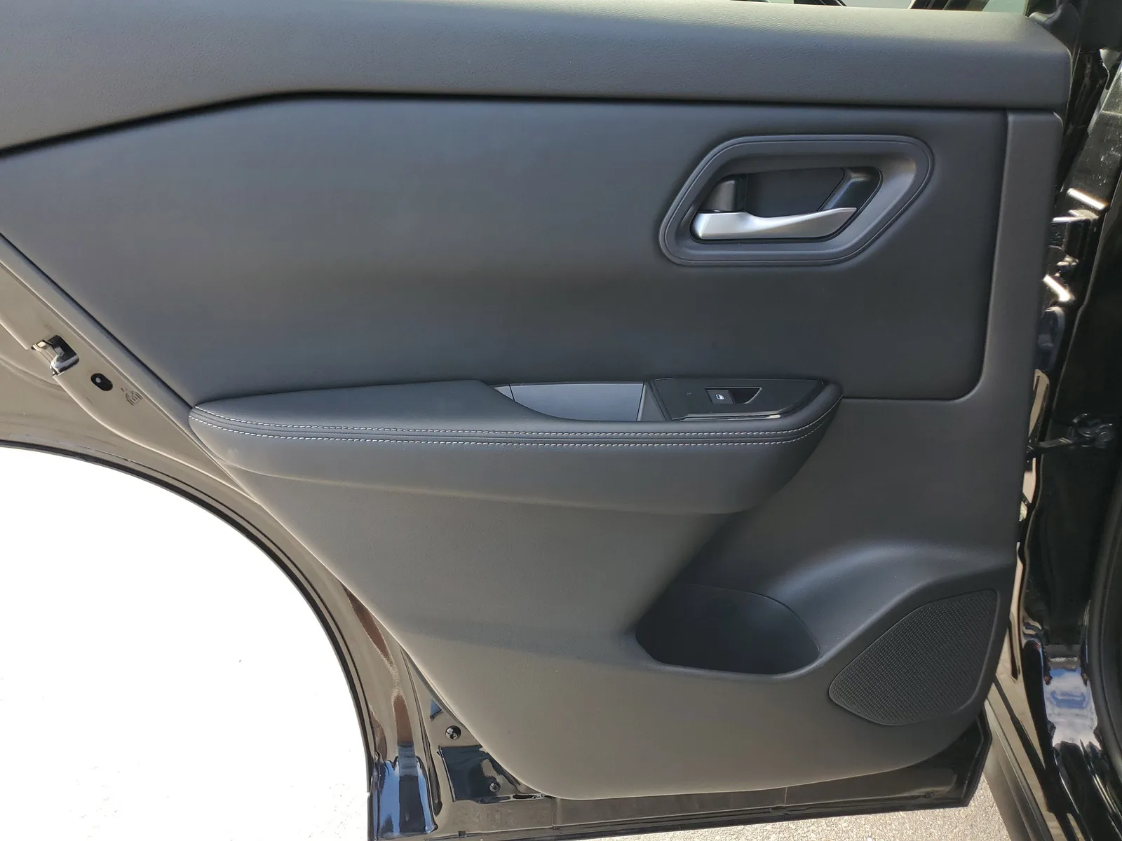 2024 Nissan Rogue SV photo 29