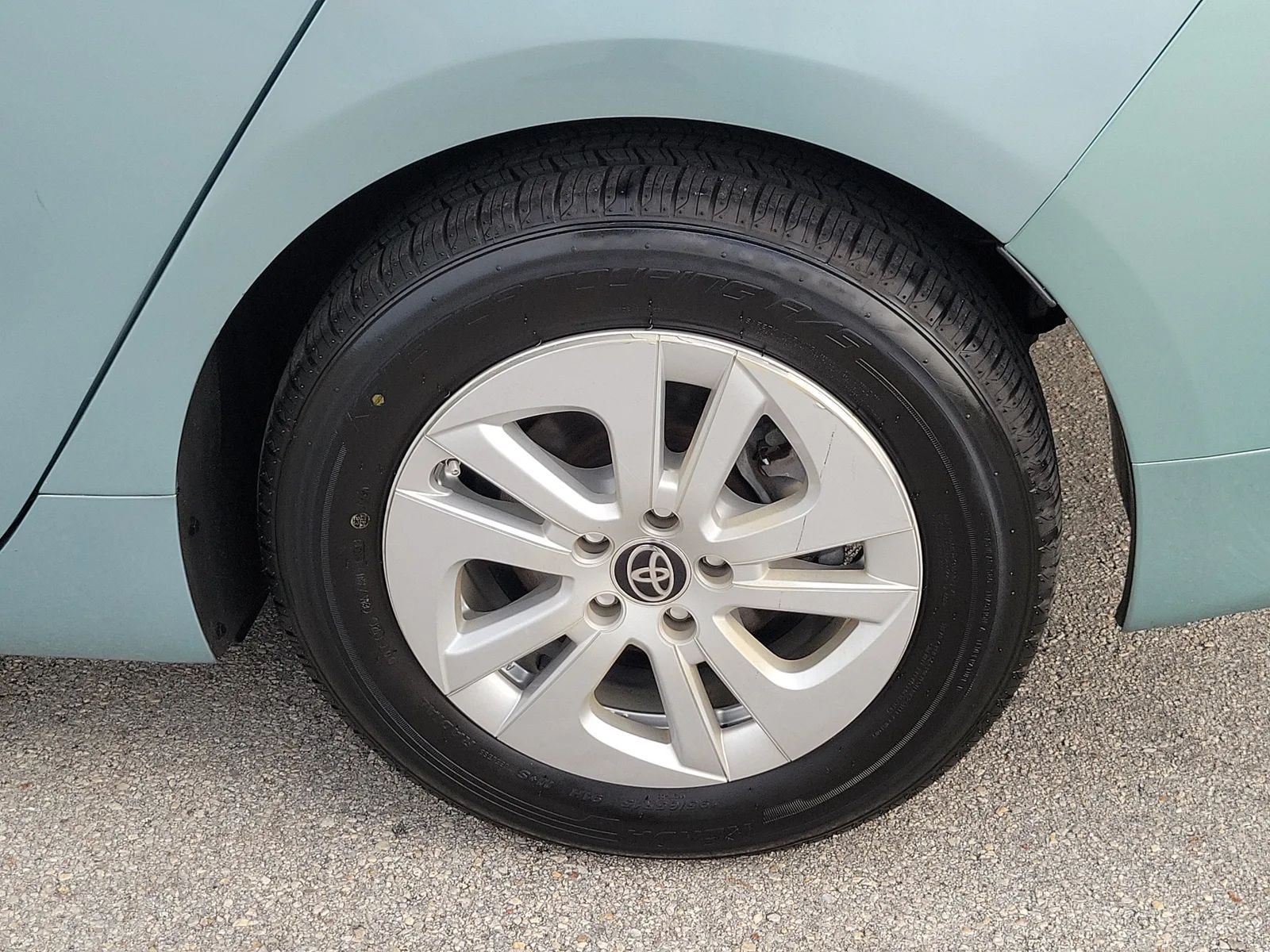 2016 Toyota Prius Two photo 25