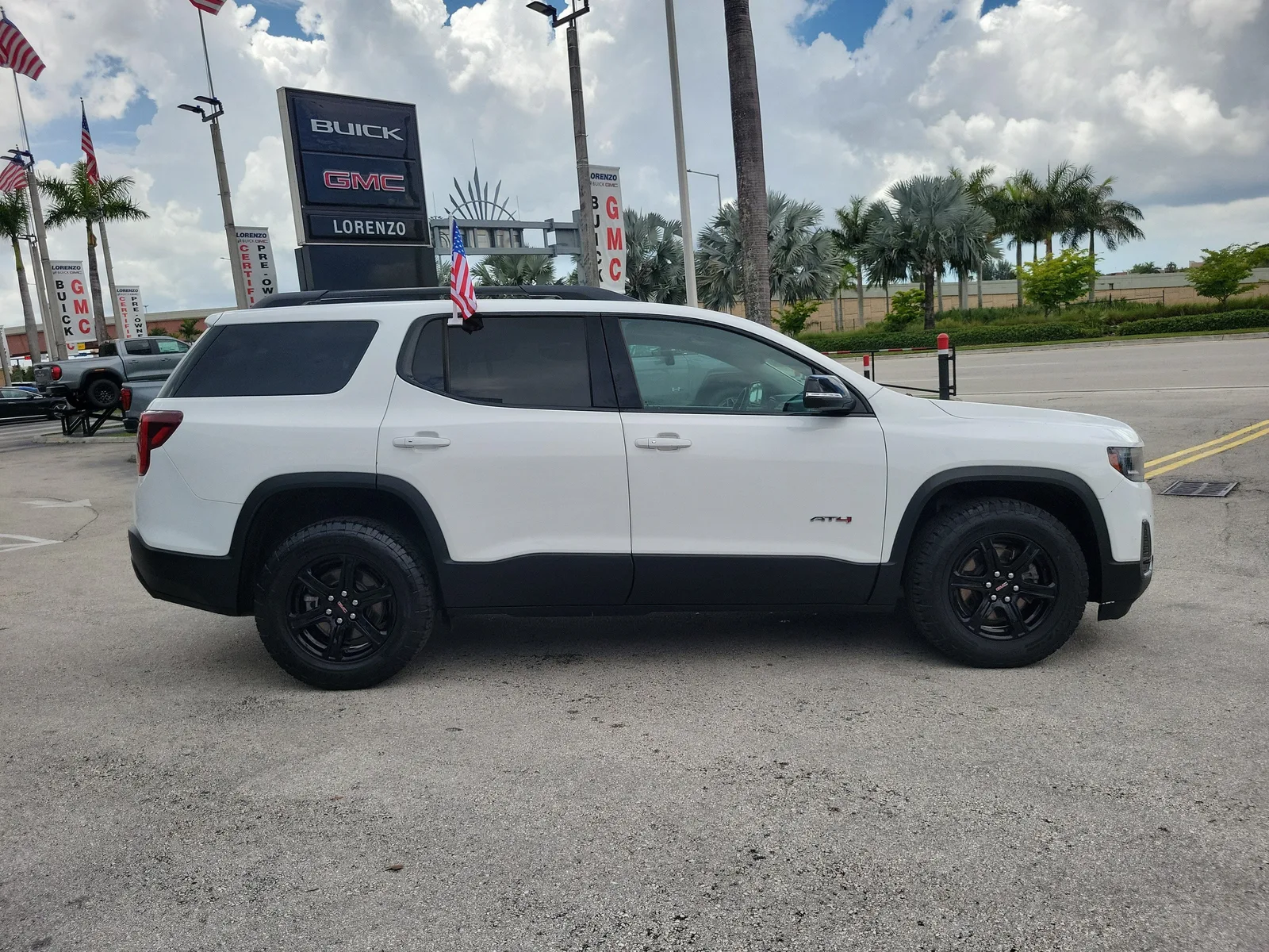 2023 GMC Acadia AT4 photo 4