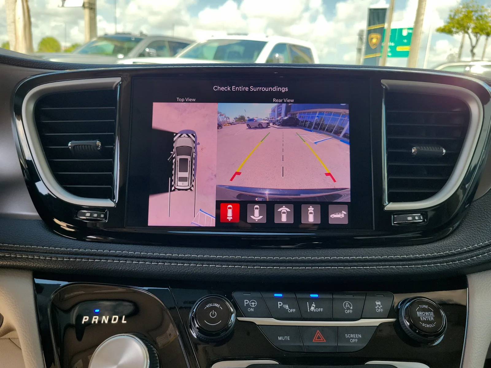 2024 Chrysler Pacifica Touring L photo 10