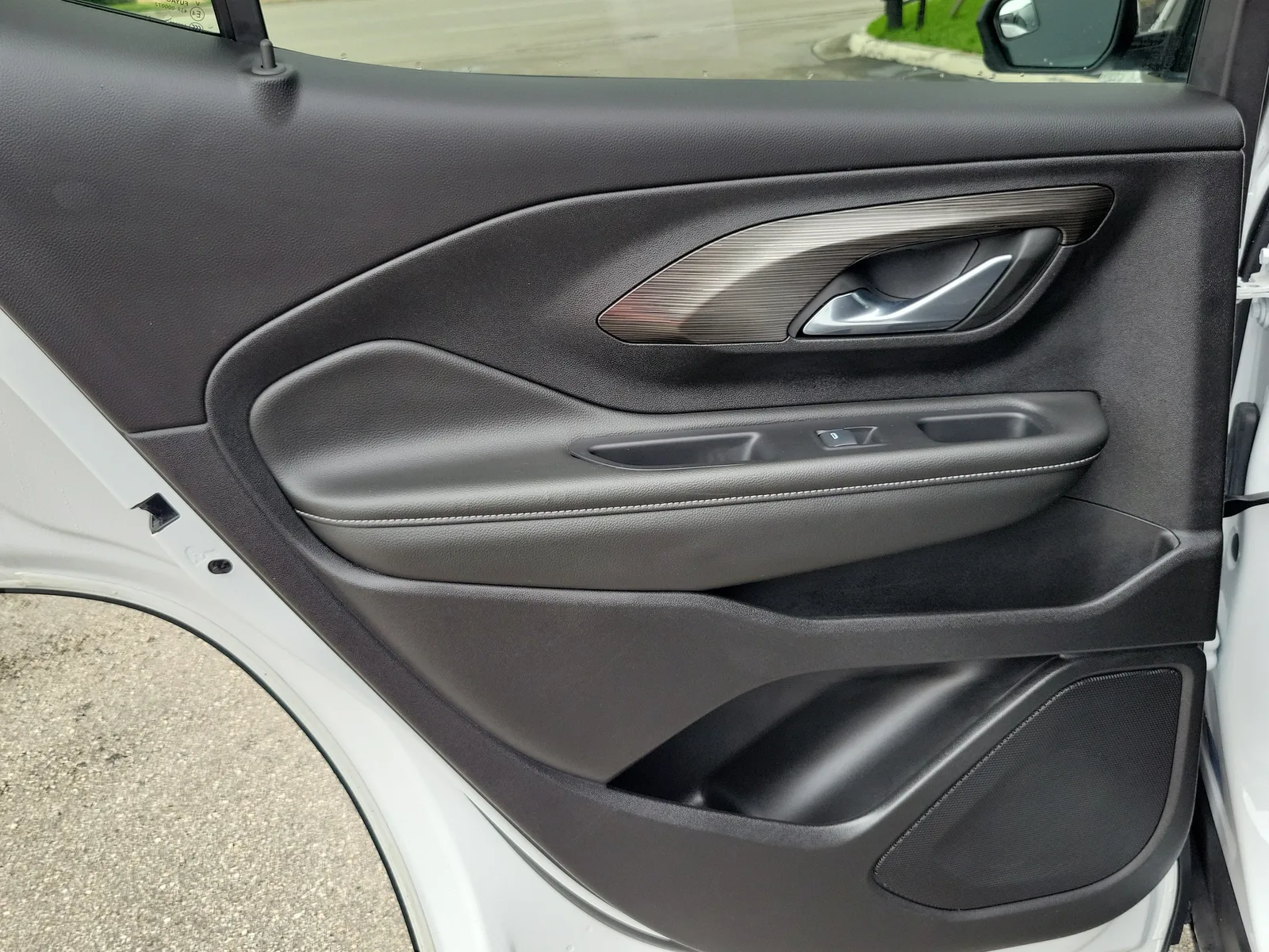 2024 GMC Terrain SLE photo 25