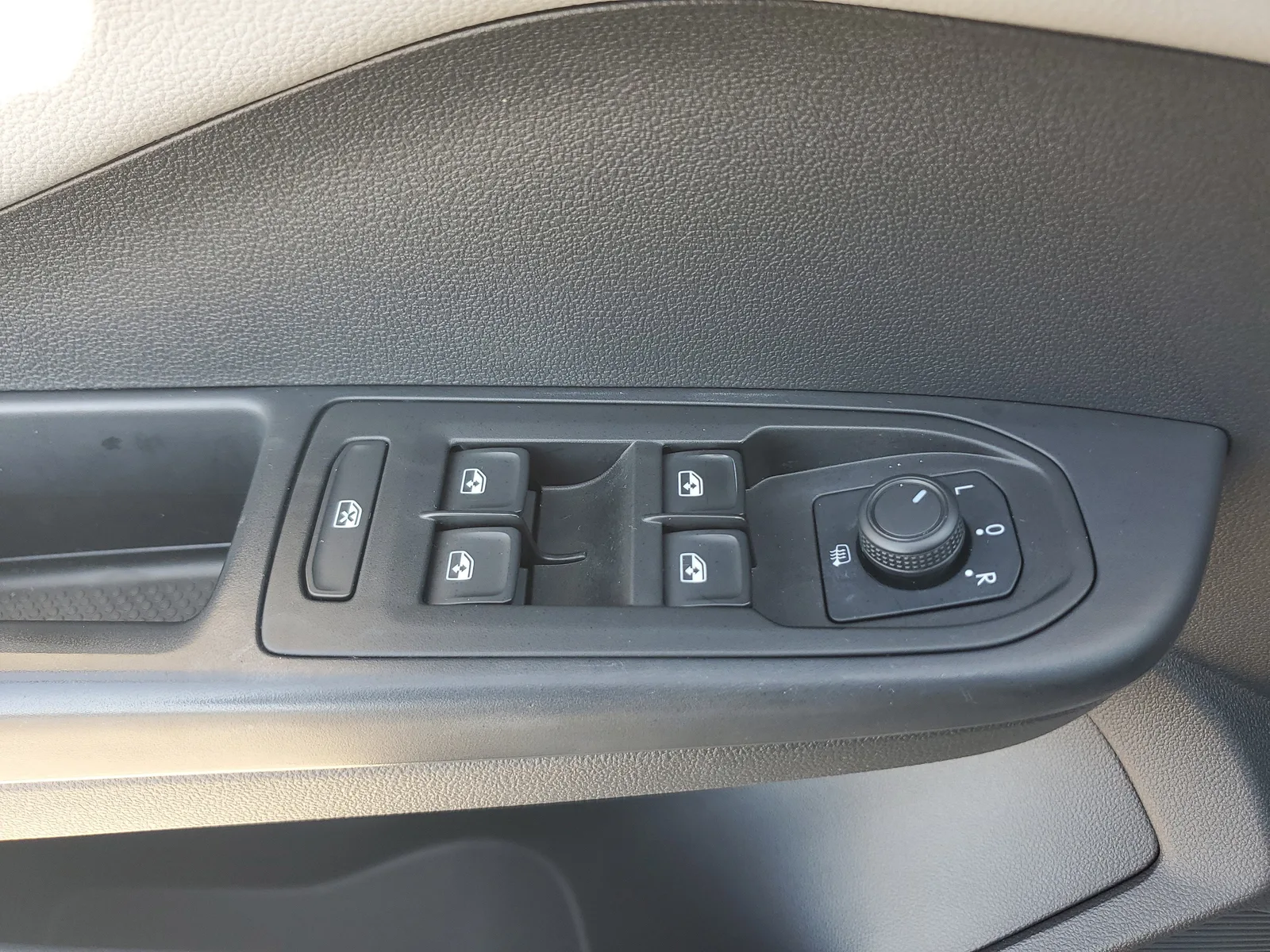 2022 Volkswagen Taos SE photo 27
