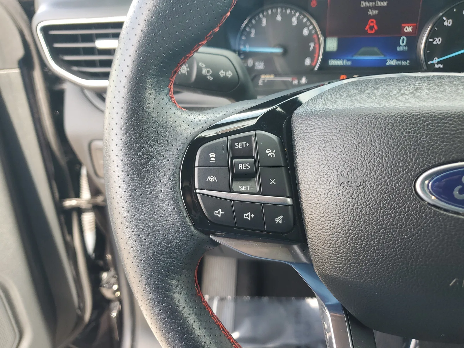 2023 Ford Explorer ST-Line photo 24