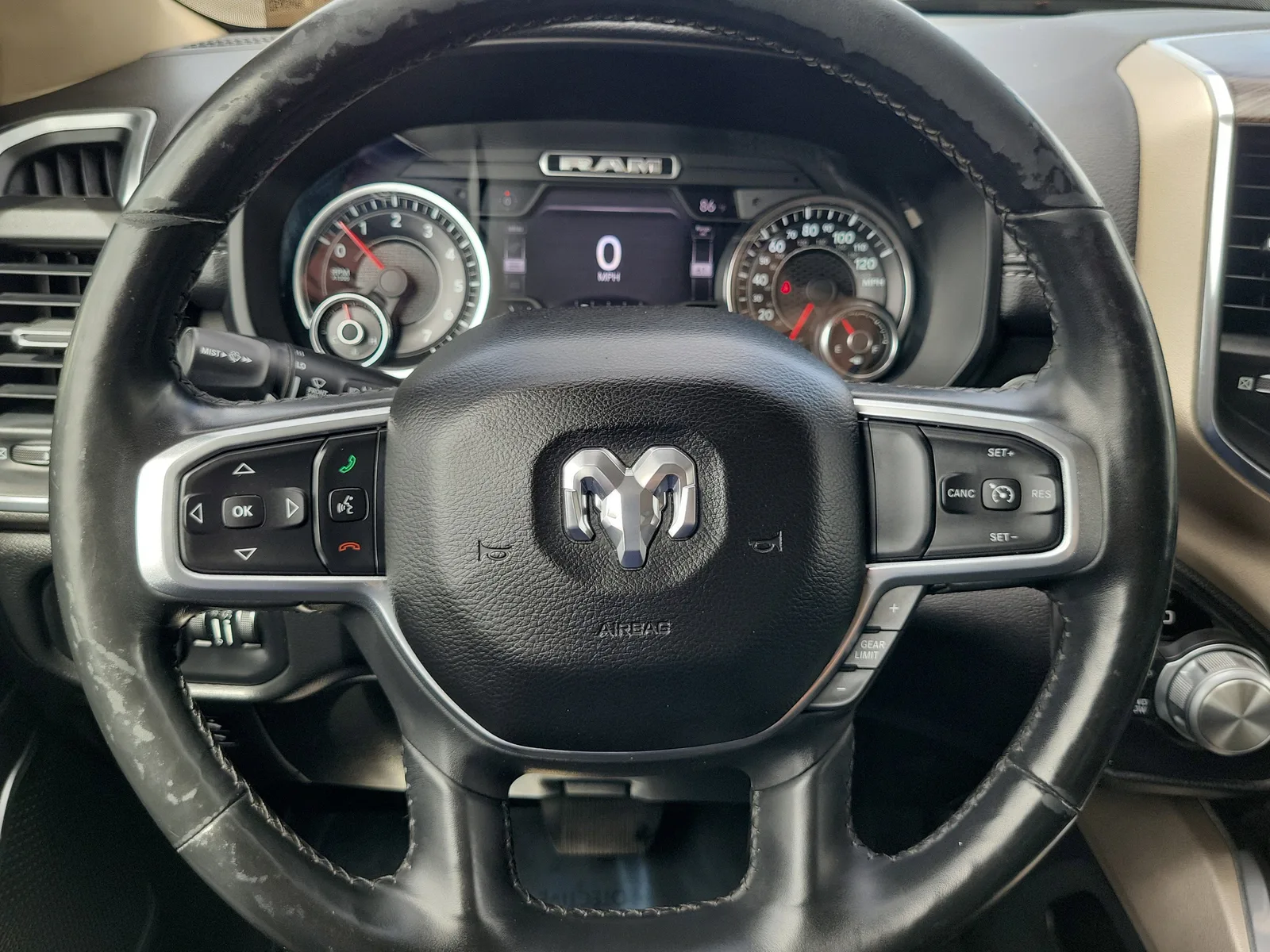 2019 RAM 1500 Laramie photo 17