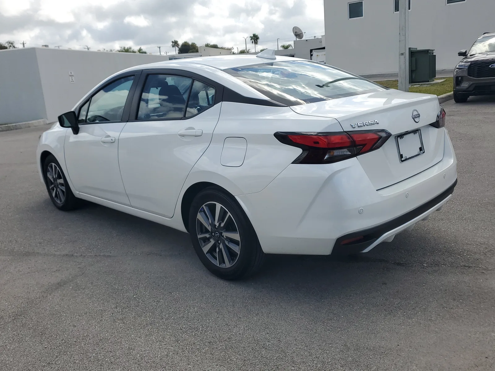 2025 Nissan Versa SV photo 7